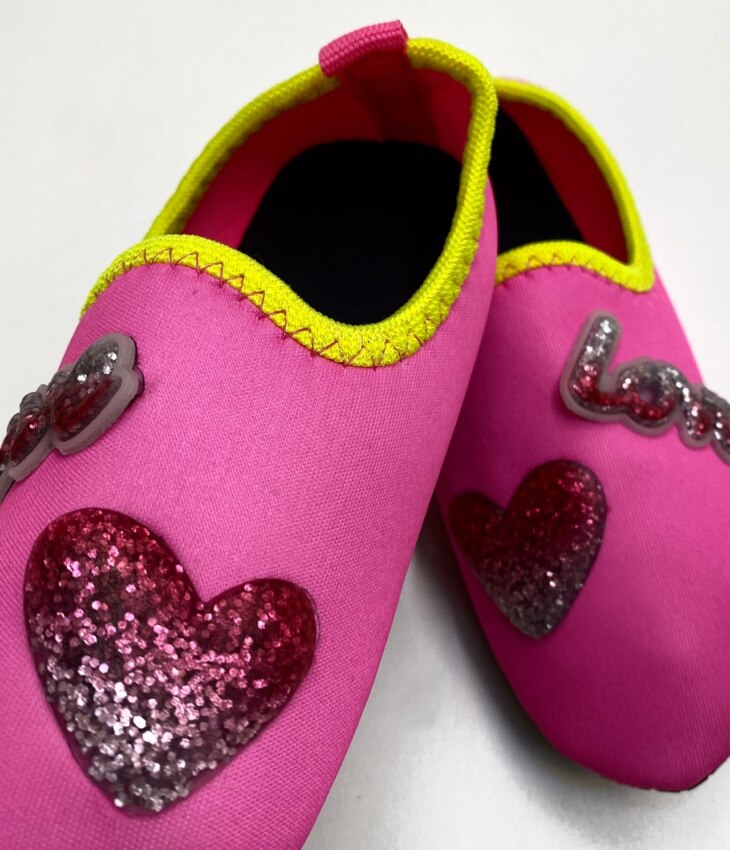 fernandaramoskids com br Sapatilha Neoprene Infantil Feminina Soft Fun Love Rosa Flúor 1