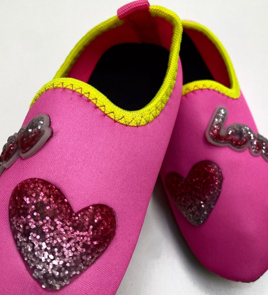 fernandaramoskids com br Sapatilha Neoprene Infantil Feminina Soft Fun Love Rosa Flúor 1