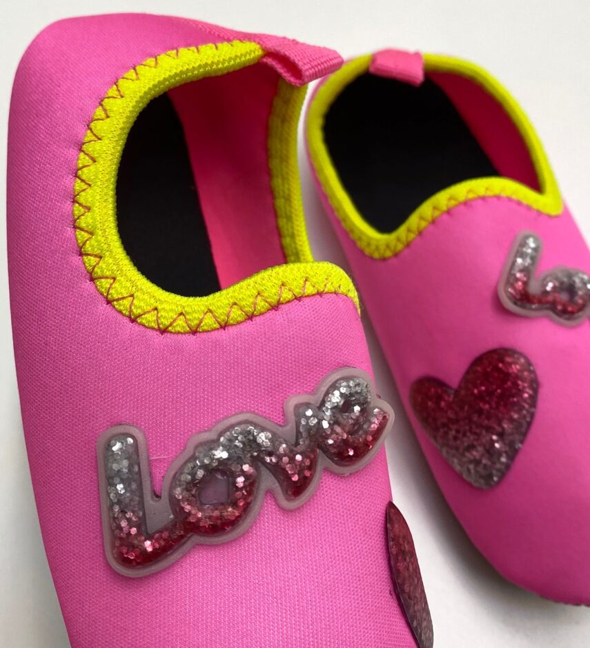 fernandaramoskids com br Sapatilha Neoprene Infantil Feminina Soft Fun Love Rosa Flúor 2