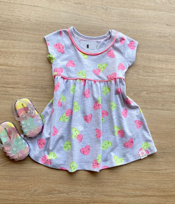 Vestido Infantil Feminino Curto Estampa de Corações Cinza Fernanda Ramos Kids