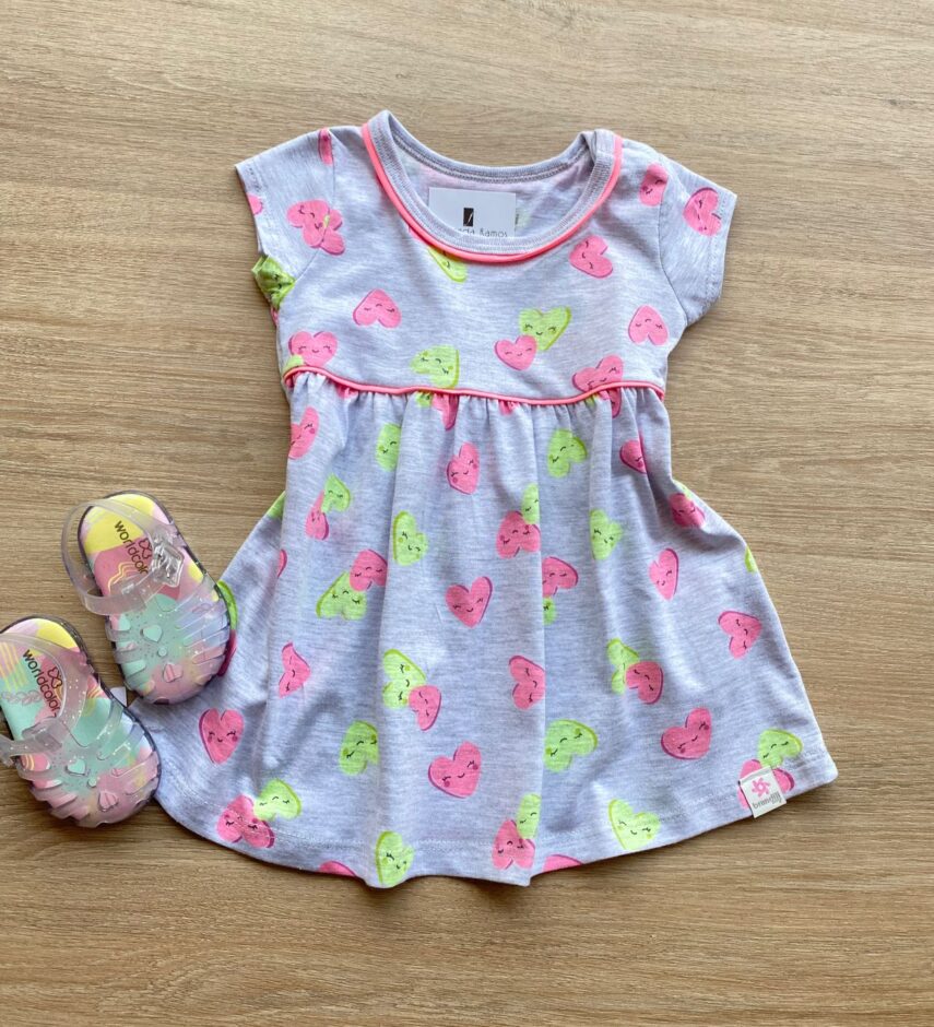 Vestido Infantil Feminino Curto Estampa de Corações Cinza Fernanda Ramos Kids