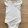 Body Infantil Feminino Tradicional com Babado Off White Fernanda Ramos Kids