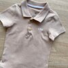 fernandaramoskids com br Body Infantil Masculino Tradicional Polo Bege Escuro 1