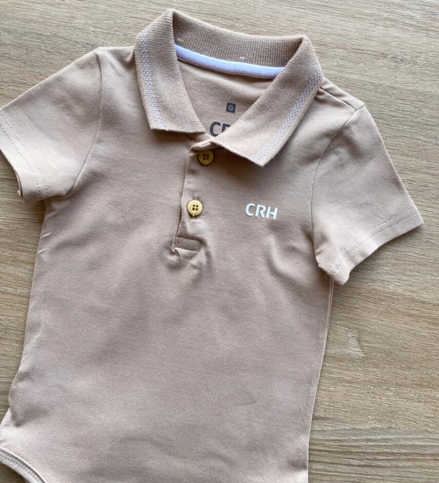 fernandaramoskids com br Body Infantil Masculino Tradicional Polo Bege Escuro 1