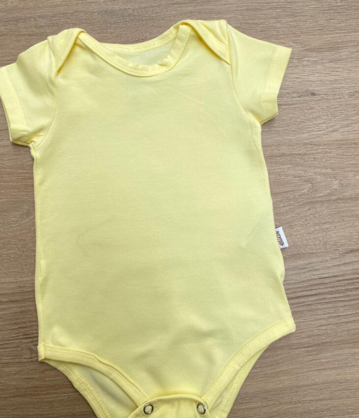 fernandaramoskids com br Body Infantil Unissex Manga Curta Amarelo 1
