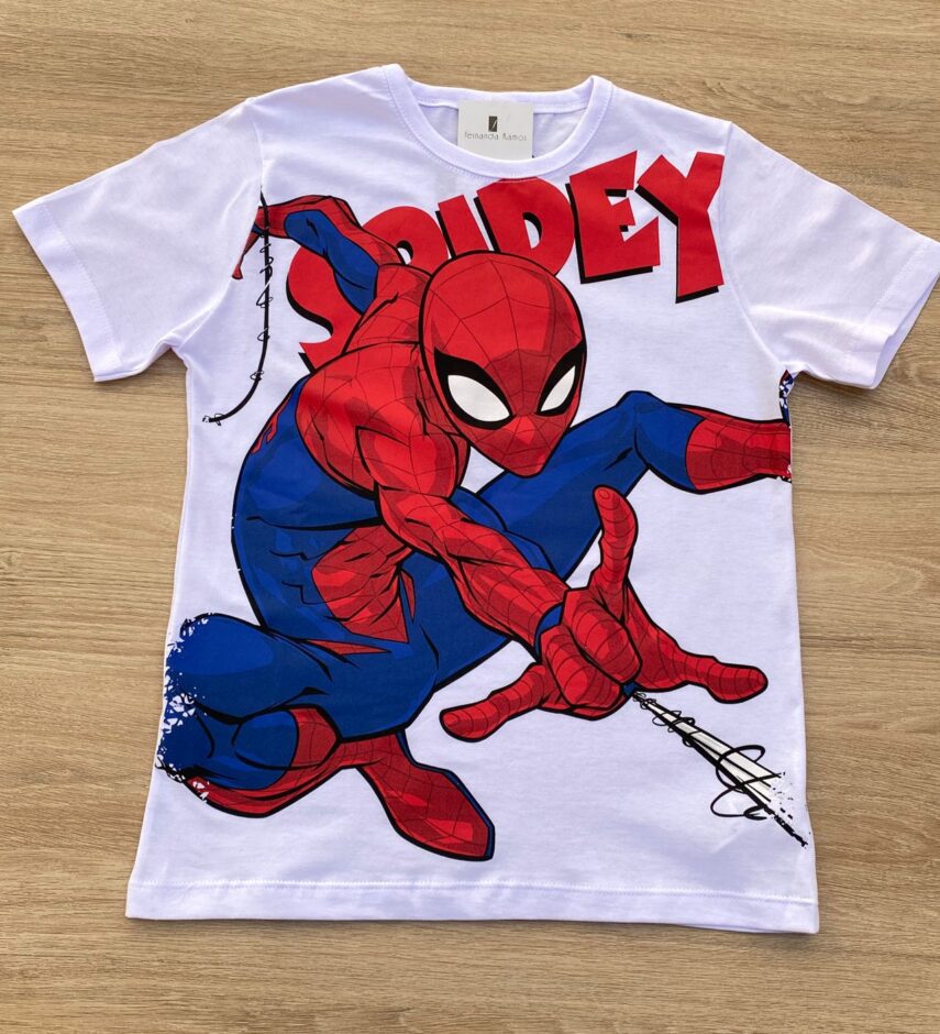 Camiseta Infantil Masculina Branca com Estampa Vermelha e Azul Fernanda Ramos Kids