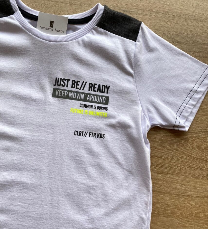 fernandaramoskids com br Camiseta Infantil Masculina Just Be Branca Detalhe Preto 1