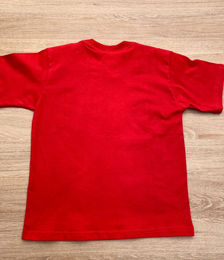 fernandaramoskids com br Camiseta Infantil Masculina Vermelha Estampada Preto e Branco 2