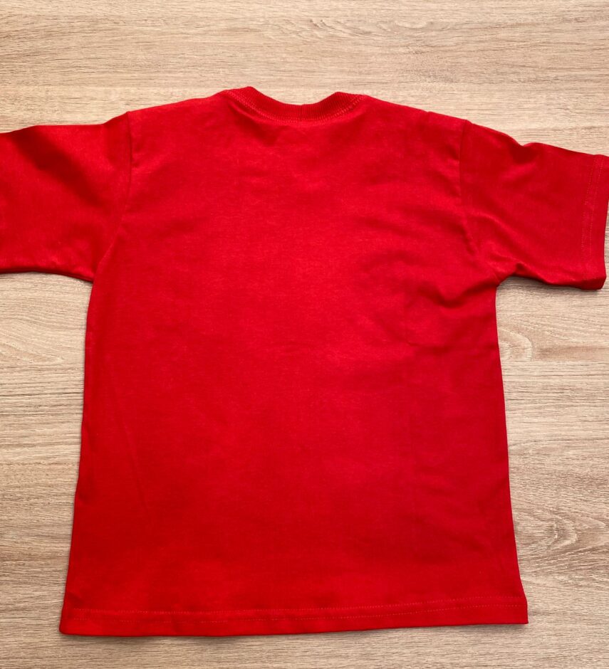 fernandaramoskids com br Camiseta Infantil Masculina Vermelha Estampada Preto e Branco 2
