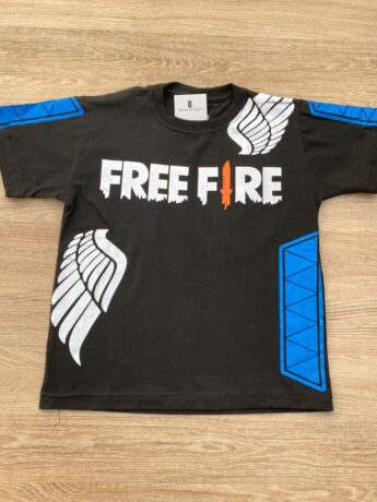 Camiseta Manga Curta Infantil Masculina Preta Estampa Branca e Azul Fernanda Ramos Kids