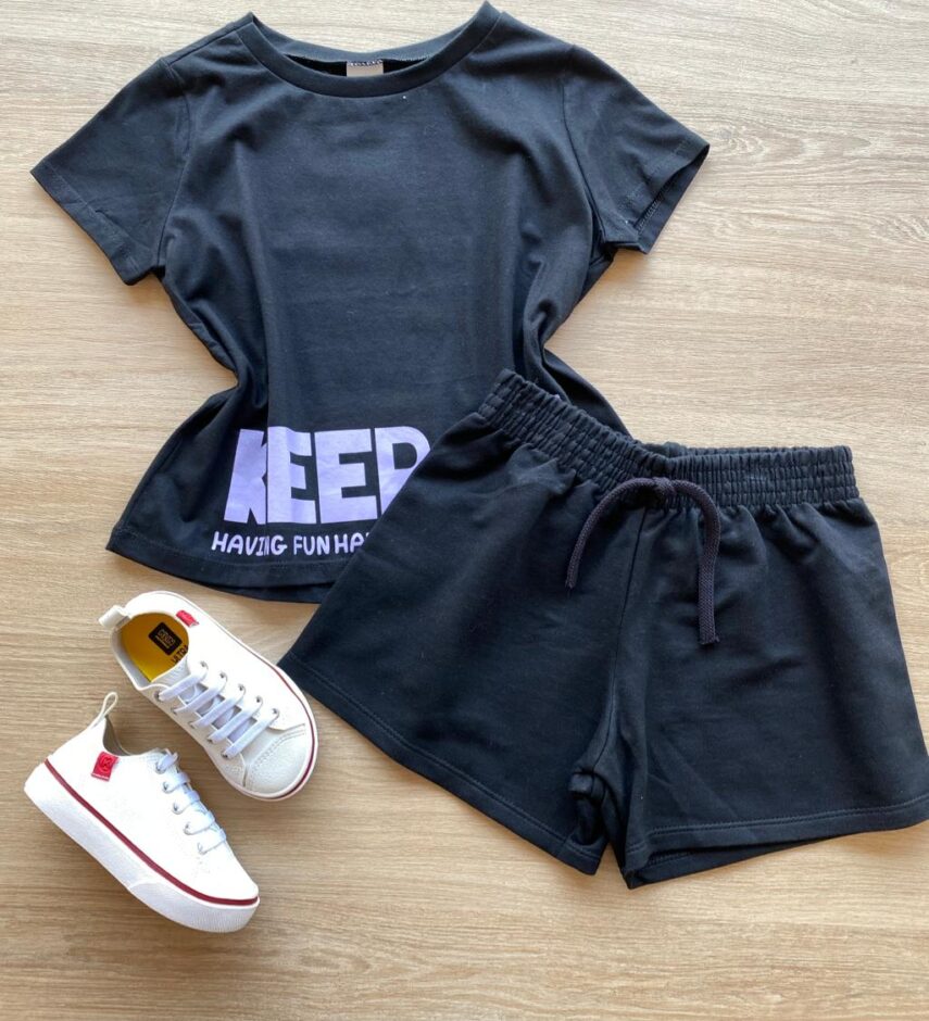 Conjunto Infantil Feminino Blusa Manga Curta Keep On e Short Preto Fernanda Ramos Kids