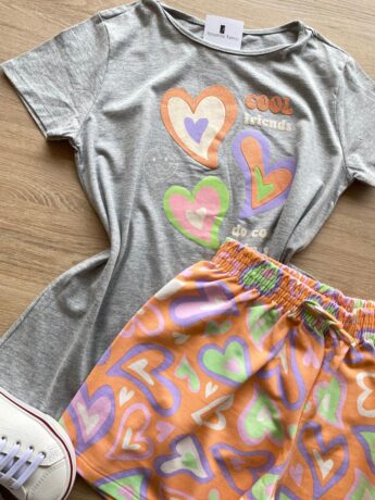 fernandaramoskids com br Conjunto Infantil Feminino Corações Blusa Cinza e Short Laranja 1