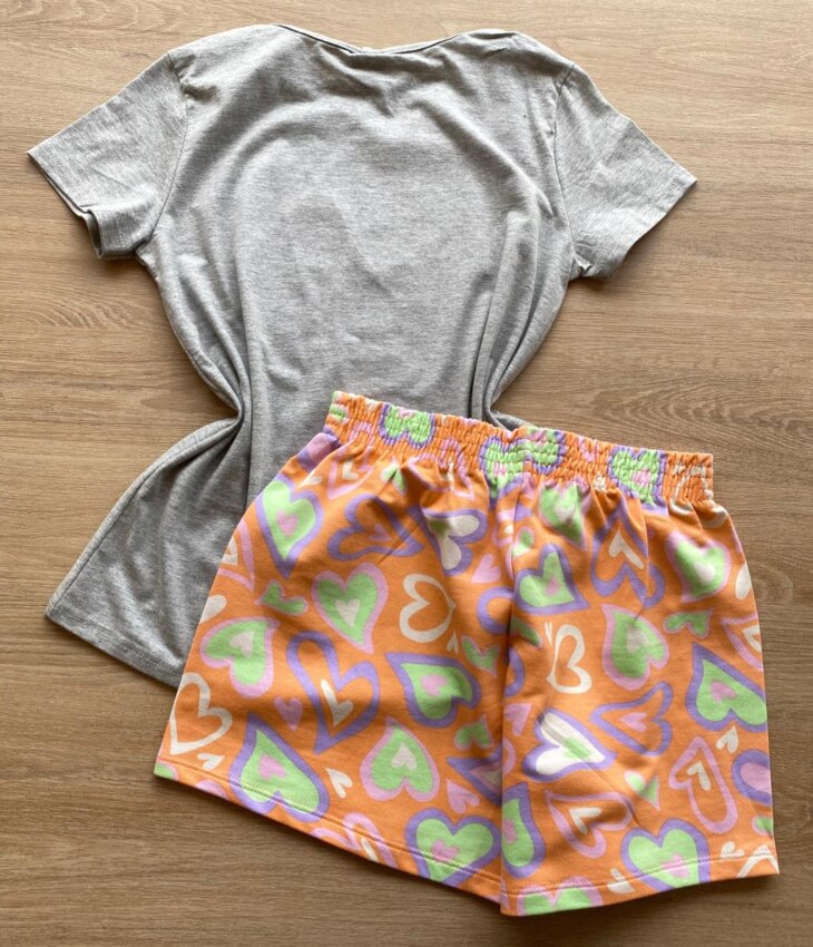 fernandaramoskids com br Conjunto Infantil Feminino Corações Blusa Cinza e Short Laranja 3