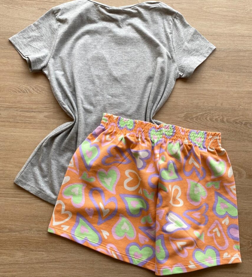 fernandaramoskids com br Conjunto Infantil Feminino Corações Blusa Cinza e Short Laranja 3