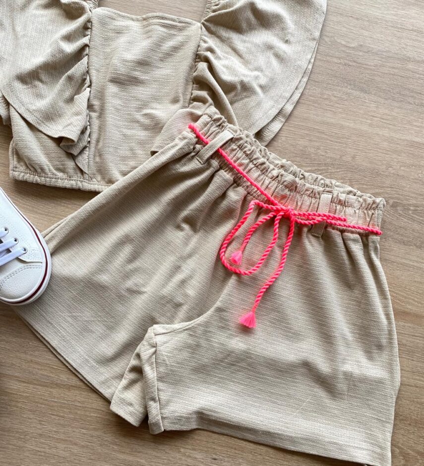 fernandaramoskids com br Conjunto Infantil Feminino Cropped e Short Bege Cordão Pink Flúor 2