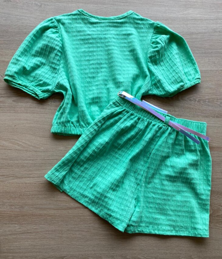 fernandaramoskids com br Conjunto Infantil Feminino Cropped e Short com Cinto Verde 2