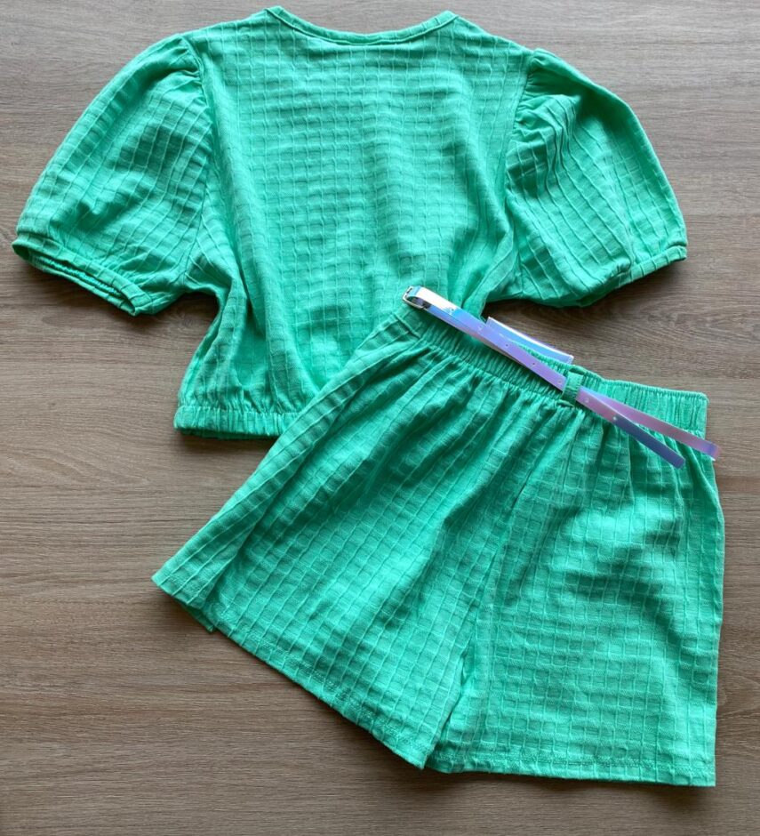 fernandaramoskids com br Conjunto Infantil Feminino Cropped e Short com Cinto Verde 2