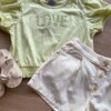 fernandaramoskids com br Conjunto Infantil Feminino Cropped Love Verde e Short Off White1