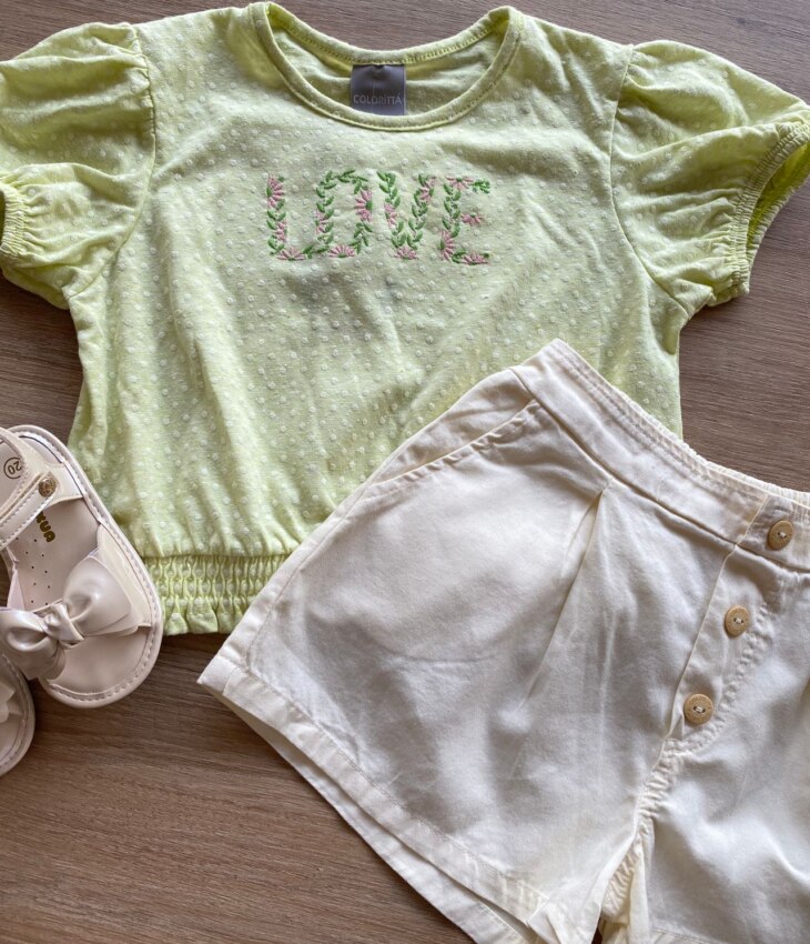 fernandaramoskids com br Conjunto Infantil Feminino Cropped Love Verde e Short Off White1