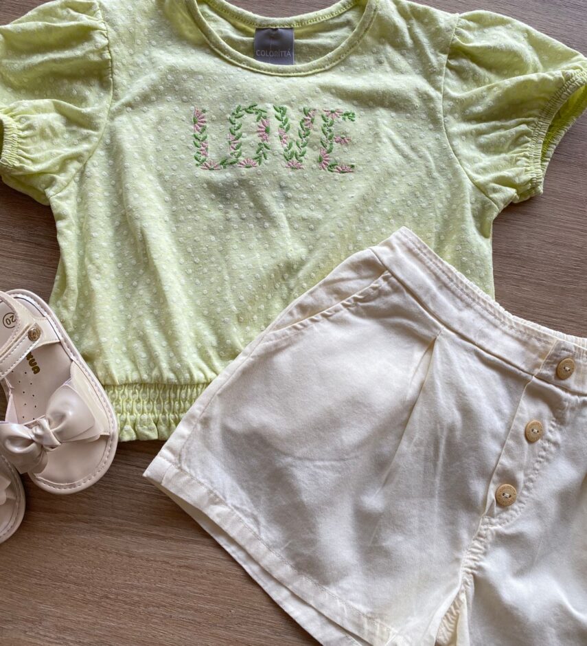 fernandaramoskids com br Conjunto Infantil Feminino Cropped Love Verde e Short Off White1