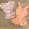 fernandaramoskids com br Conjunto Infantil Feminino Macaquinho Salmão e Blusa Manga Curta 3