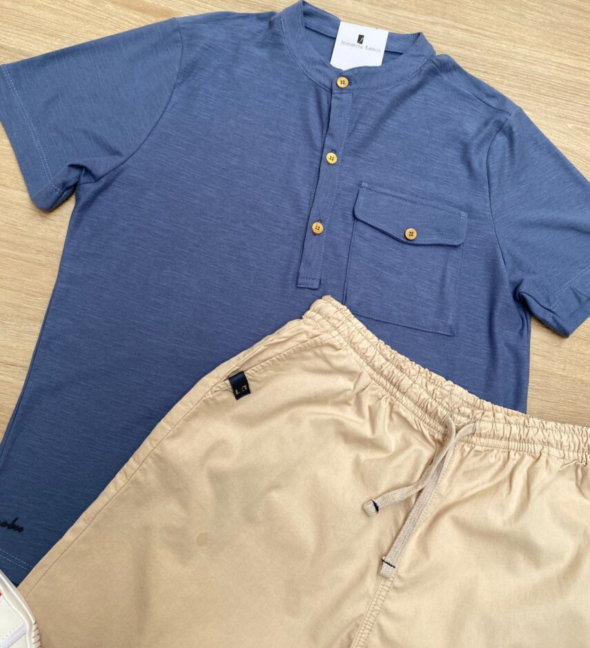 fernandaramoskids com br Conjunto Infantil Masculino Camiseta Azul com Bolso e Bermuda Bege 1
