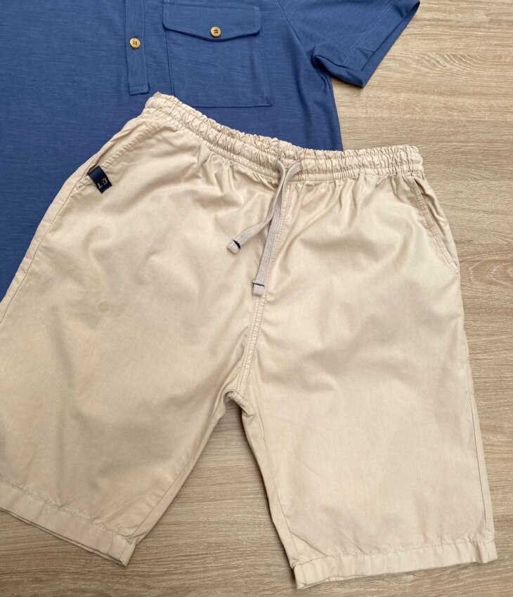 fernandaramoskids com br Conjunto Infantil Masculino Camiseta Azul com Bolso e Bermuda Bege 2