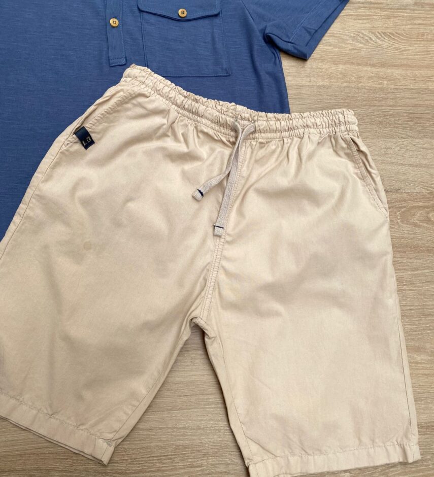fernandaramoskids com br Conjunto Infantil Masculino Camiseta Azul com Bolso e Bermuda Bege 2
