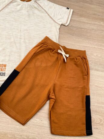 fernandaramoskids com br Conjunto Infantil Masculino Camiseta Bege Mesclada e Bermuda Caramelo 1