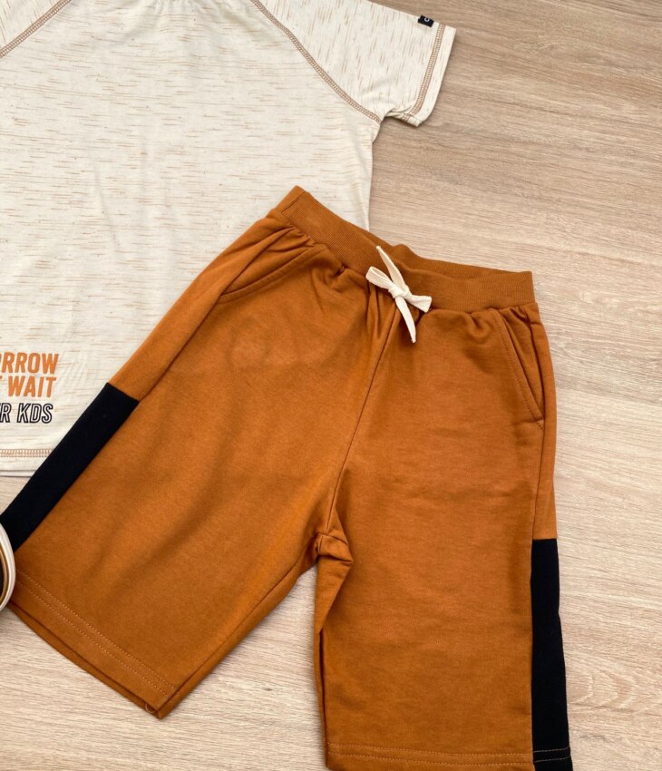 fernandaramoskids com br Conjunto Infantil Masculino Camiseta Bege Mesclada e Bermuda Caramelo 1