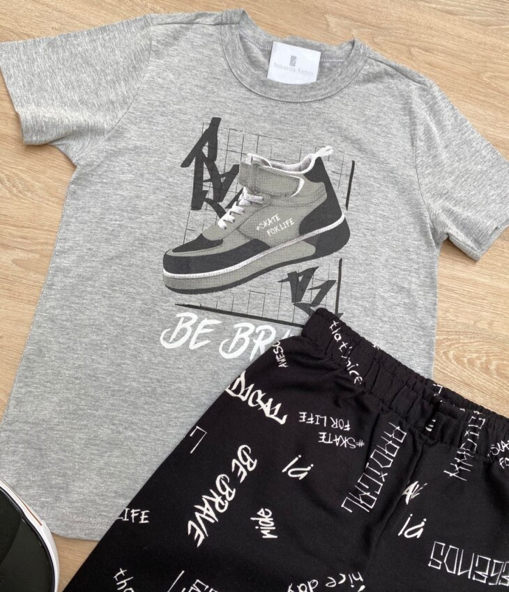 fernandaramoskids com br Conjunto Infantil Masculino Camiseta Cinza e Bermuda Preta Estampada 1