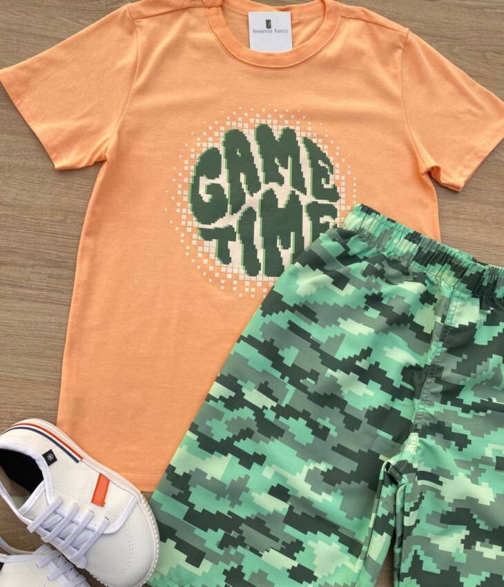 fernandaramoskids com br Conjunto Infantil Masculino Camiseta com Estampa Laranja e Bermuda Verde 1