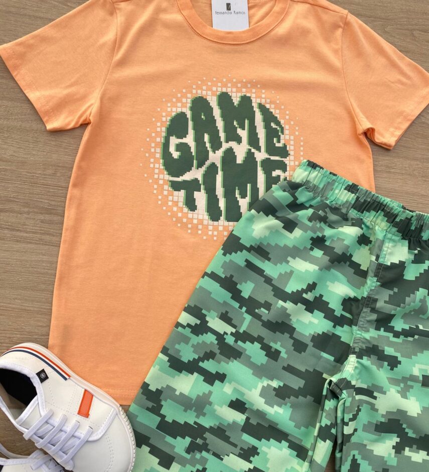 fernandaramoskids com br Conjunto Infantil Masculino Camiseta com Estampa Laranja e Bermuda Verde 1