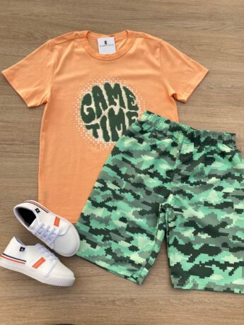 Conjunto Infantil Masculino Camiseta com Estampa Laranja e Bermuda Verde Fernanda Ramos Kids