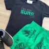 fernandaramoskids com br Conjunto Infantil Masculino Camiseta Long Beach Surf e Bermuda Verde 2