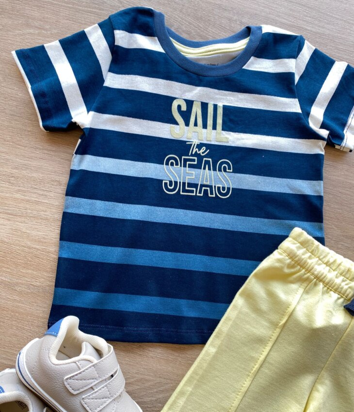 fernandaramoskids com br Conjunto Infantil Masculino Camiseta Sail the Seas e Bermuda Amarela 1