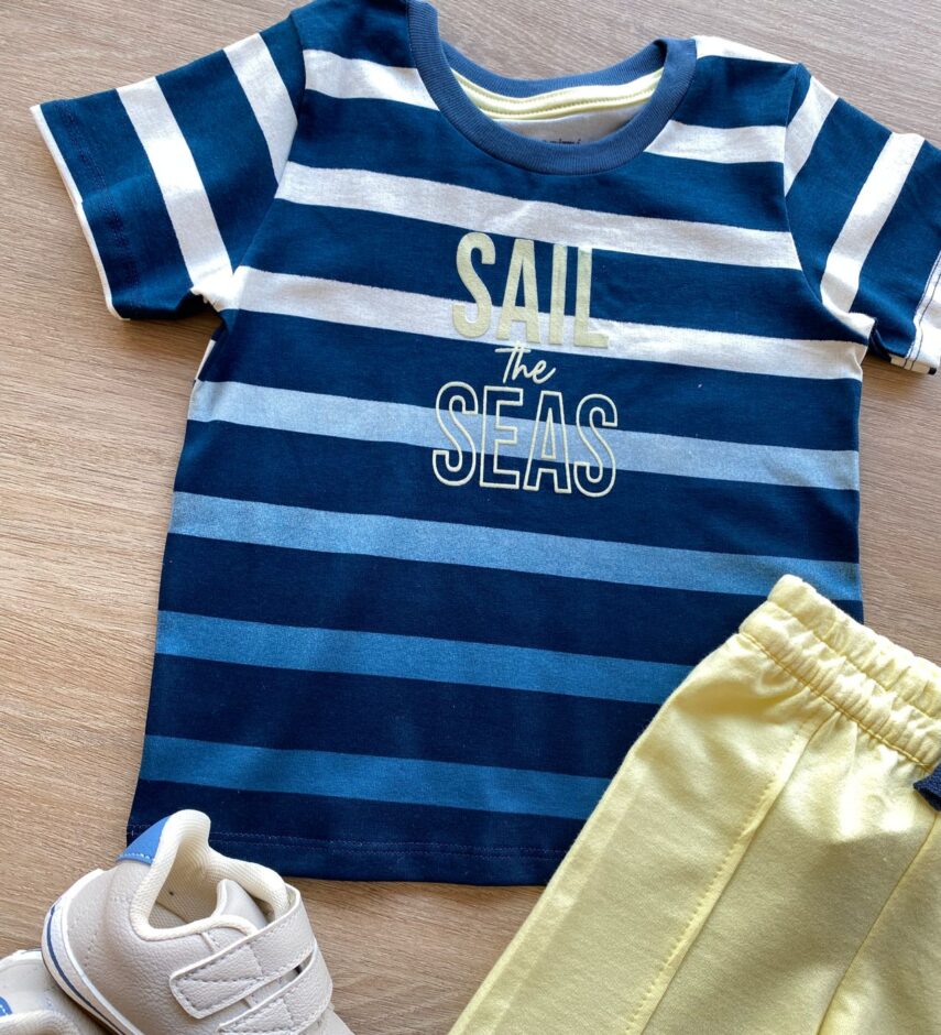 fernandaramoskids com br Conjunto Infantil Masculino Camiseta Sail the Seas e Bermuda Amarela 1