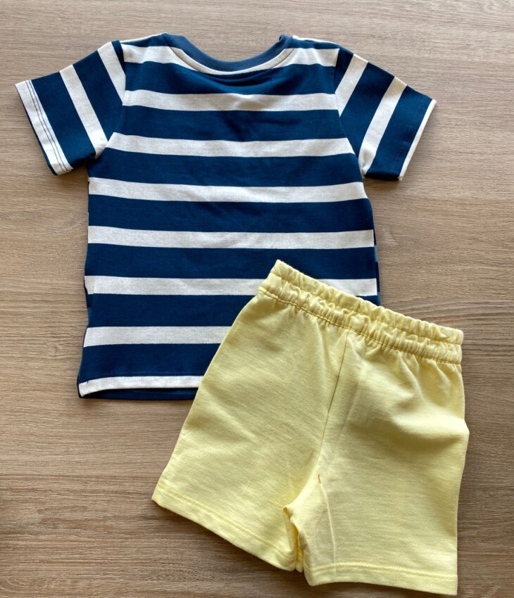fernandaramoskids com br Conjunto Infantil Masculino Camiseta Sail the Seas e Bermuda Amarela 3
