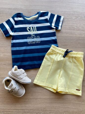 Conjunto Infantil Masculino Camiseta Sail the Seas e Bermuda Amarela Fernanda Ramos Kids