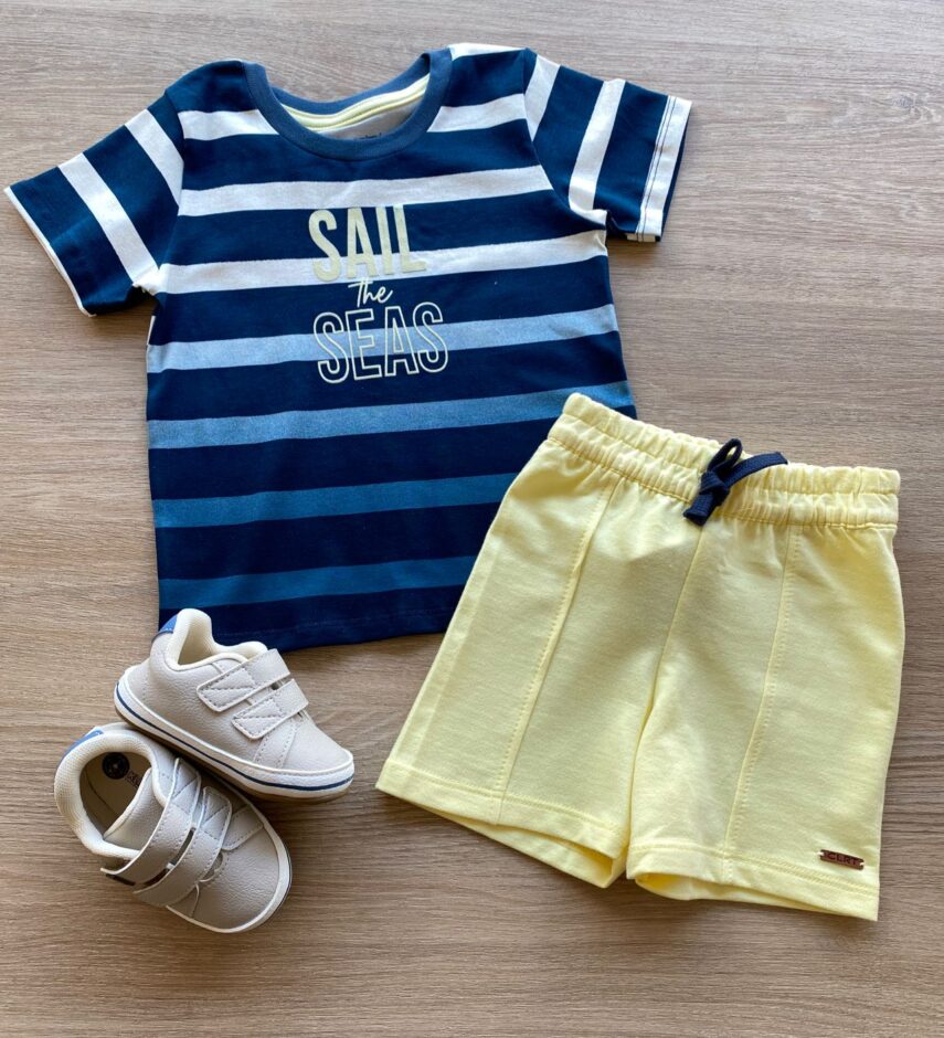 Conjunto Infantil Masculino Camiseta Sail the Seas e Bermuda Amarela Fernanda Ramos Kids