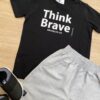 fernandaramoskids com br Conjunto Infantil Masculino Camiseta Think Brave e Bermuda Cinza 1