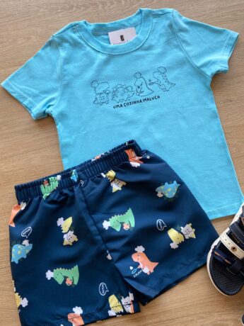 fernandaramoskids com br Conjunto Infantil Masculino Azul Camiseta Uma Cozinha Maluca e Bermuda 1