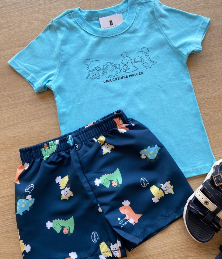 fernandaramoskids com br Conjunto Infantil Masculino Azul Camiseta Uma Cozinha Maluca e Bermuda 1