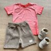 Conjunto Infantil Masculino Camiseta Vermelha e Bermuda Bege Fernanda Ramos Kids