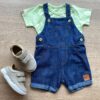 Conjunto Infantil Masculino Jardineira Jeans e Camiseta Verde Fernanda Ramos Kids