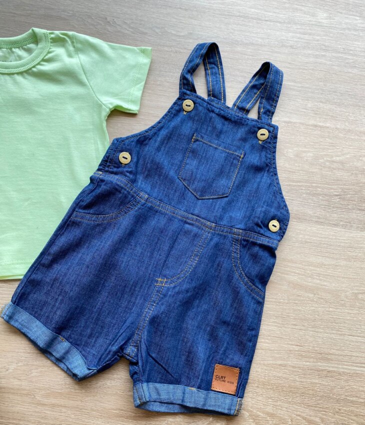 fernandaramoskids com br Conjunto Infantil Masculino Jardineira Jeans e Camiseta Verde 3