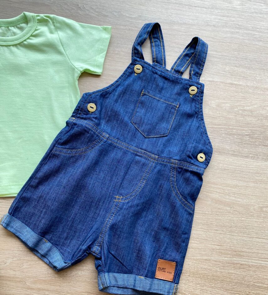 fernandaramoskids com br Conjunto Infantil Masculino Jardineira Jeans e Camiseta Verde 3