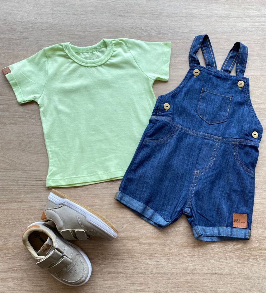 fernandaramoskids com br Conjunto Infantil Masculino Jardineira Jeans e Camiseta Verde 4