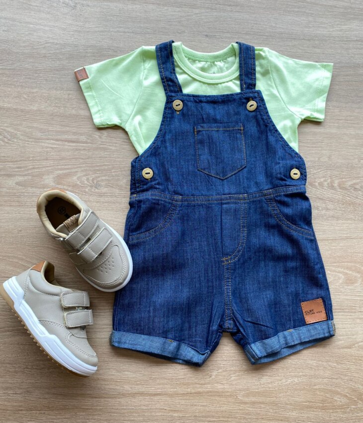 Conjunto Infantil Masculino Jardineira Jeans e Camiseta Verde Fernanda Ramos Kids