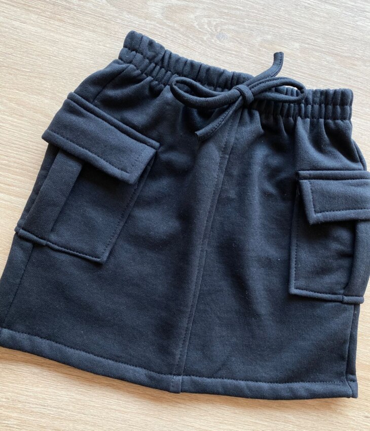 fernandaramoskids com br Saia Infantil Feminino Curta Moletinho com Bolsos Preta 1
